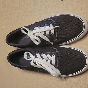 Universal threads sneakers